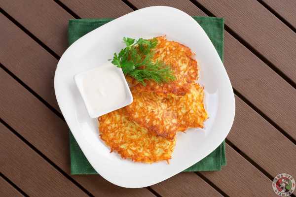 Драники с соусом 